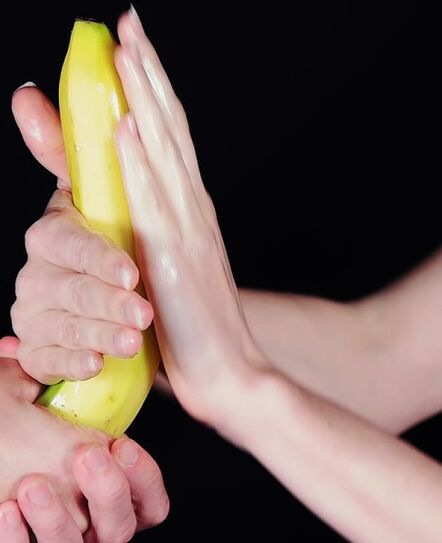Masaža za povećanje člana pomoću primjera banane
