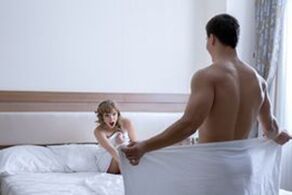 Tip je povećao penis kremom prije intimnosti